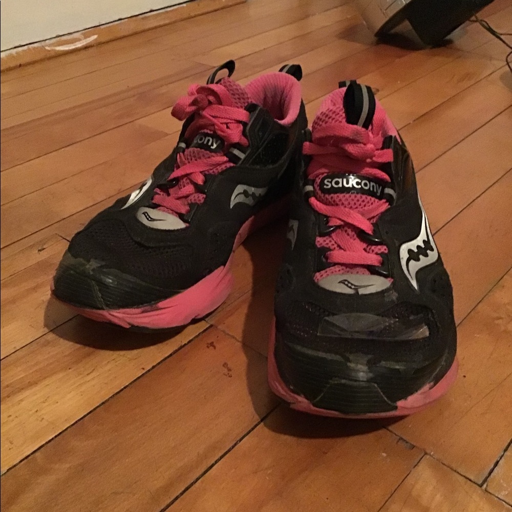 Pink and black saucony running shoe